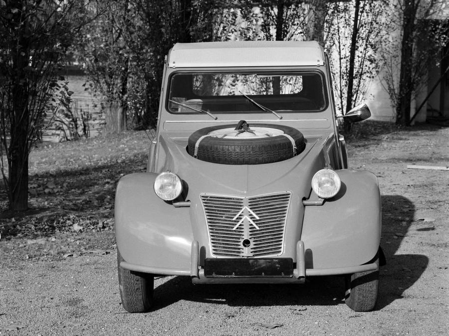  Citroen 2CV 4x4 Sahara 1960 года  (фото 2 из 8)